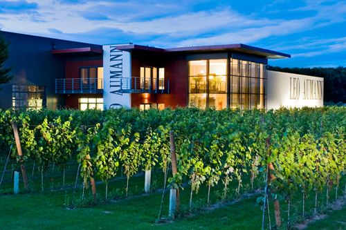 Das Weingut Aumann in Tribuswinkel, Thermenregion, Österreich.