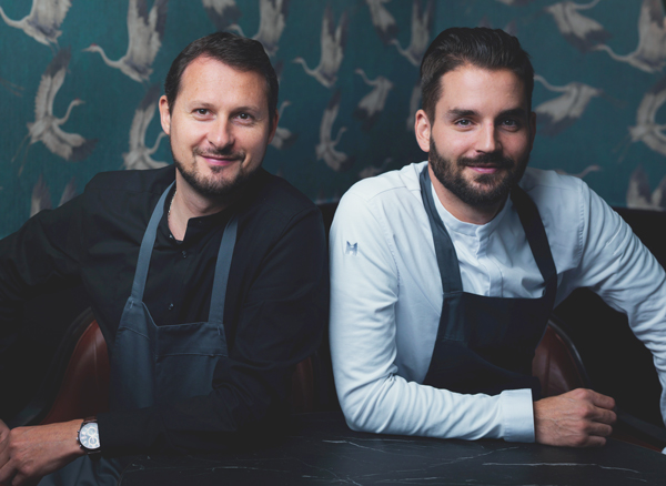 In Dallmayrs ALOIS: Küchenchef Christoph Kunz (rechts) und Sommelier Julien Morlat. Foto: David Maupilé