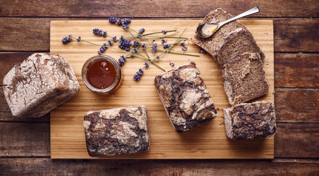 Eines der TOP-Feinschmeckerbrote von Peter Kapp zum Nachbacken: Das Honig-Lavendelbrot