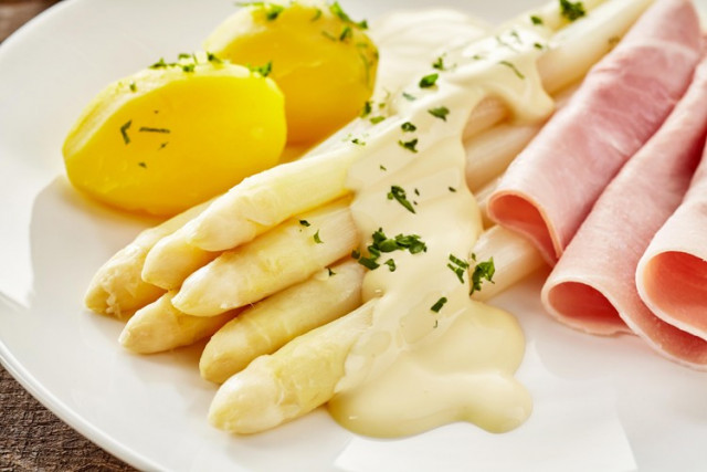 Der Frühlingsklassiker: Spargel mit Schinken