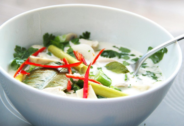 &#039;spannende&#039; asiatische Hühnersuppe mit Kokosmilch und Galgant