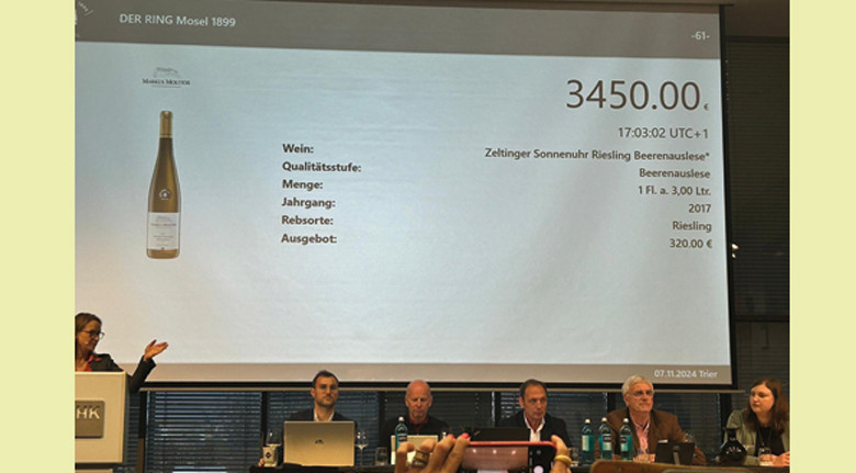Weine von der Mosel beliebt: Topergebnisse bei der Weinversteigerung DER RING Mosel 1899 am 7.11.2024 in Trier Weine von der Mosel beliebt: Topergebnisse bei der Weinversteigerung DER RING Mosel 1899 am 7.11.2024 in Trier. Foto: Weingut Markus Molitor
